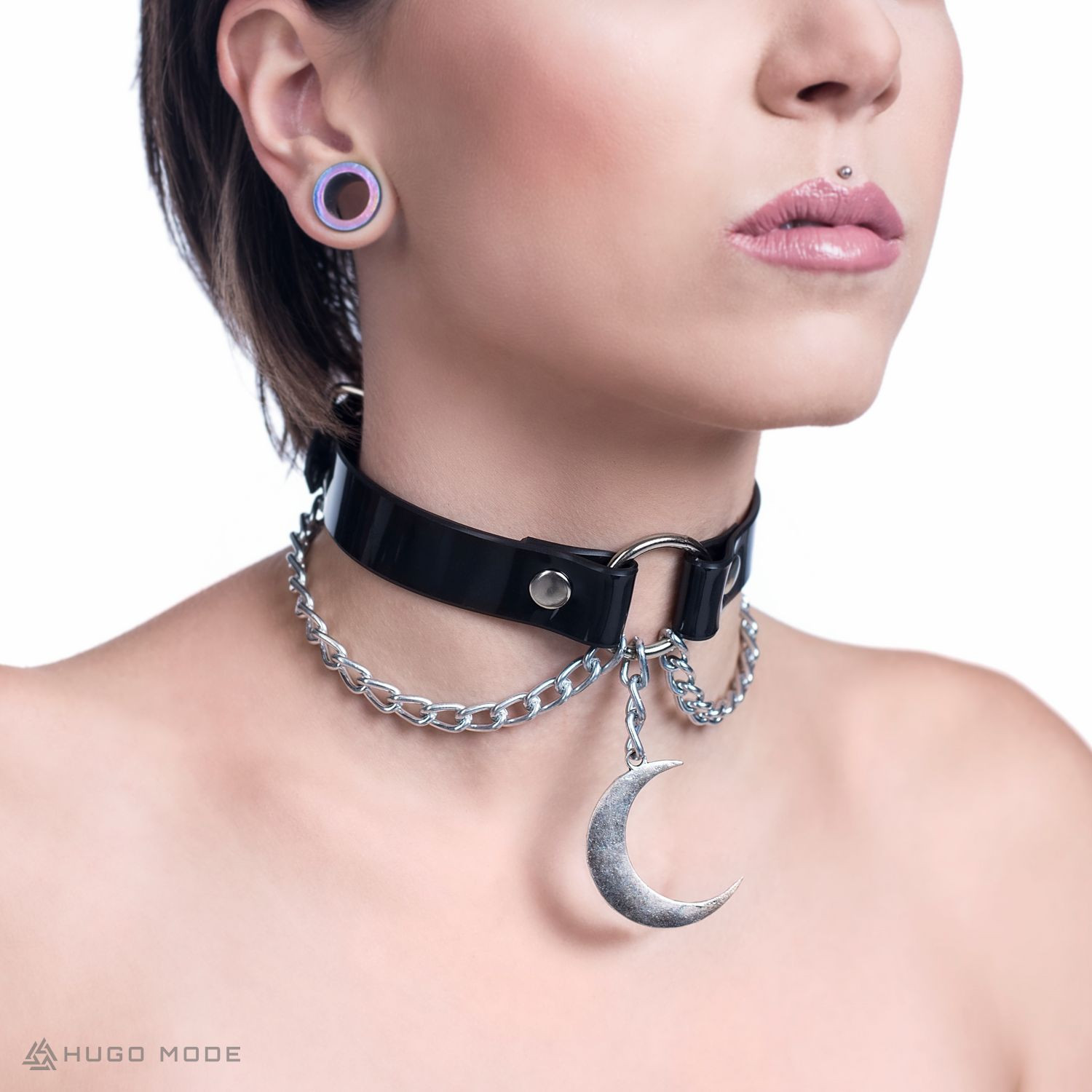 A choker with a moon and chains.